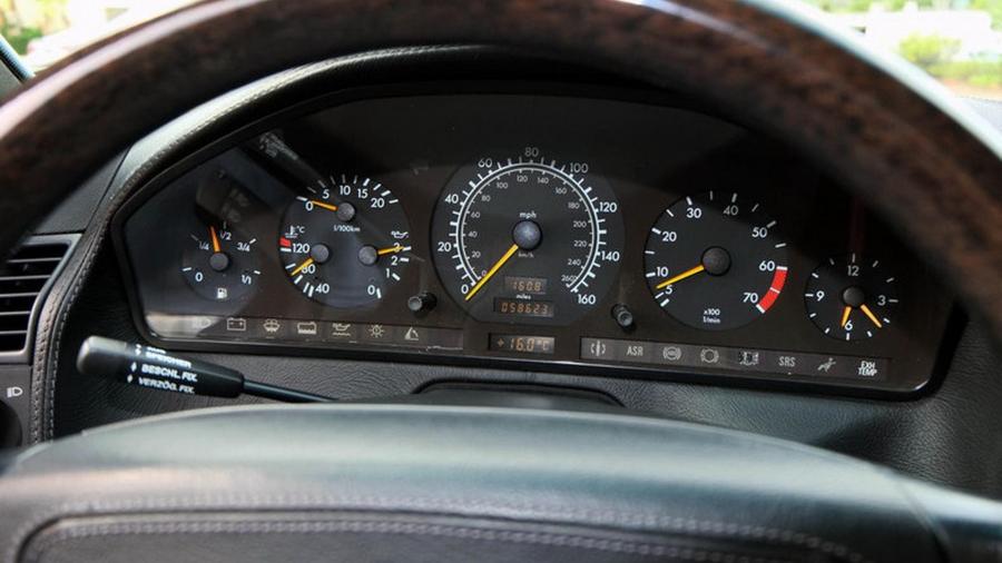 Панель приборов Mercedes-Benz SL72 AMG 1995 года  (фото 82 из 82)